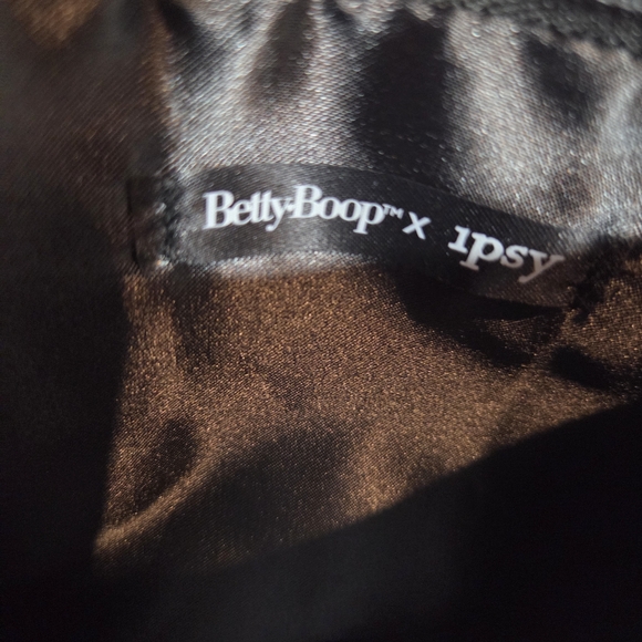 4/$15 Betty Boop Pink and Black Ipsy Collab Makeup Bag - Picture 5 of 5